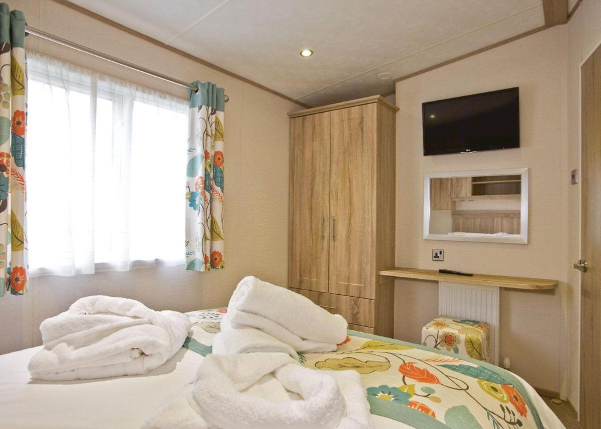 Piran Meadows Resort New Quay Exteriör bild