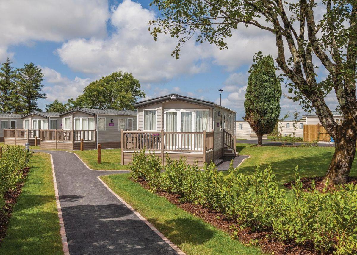 Piran Meadows Resort New Quay Exteriör bild